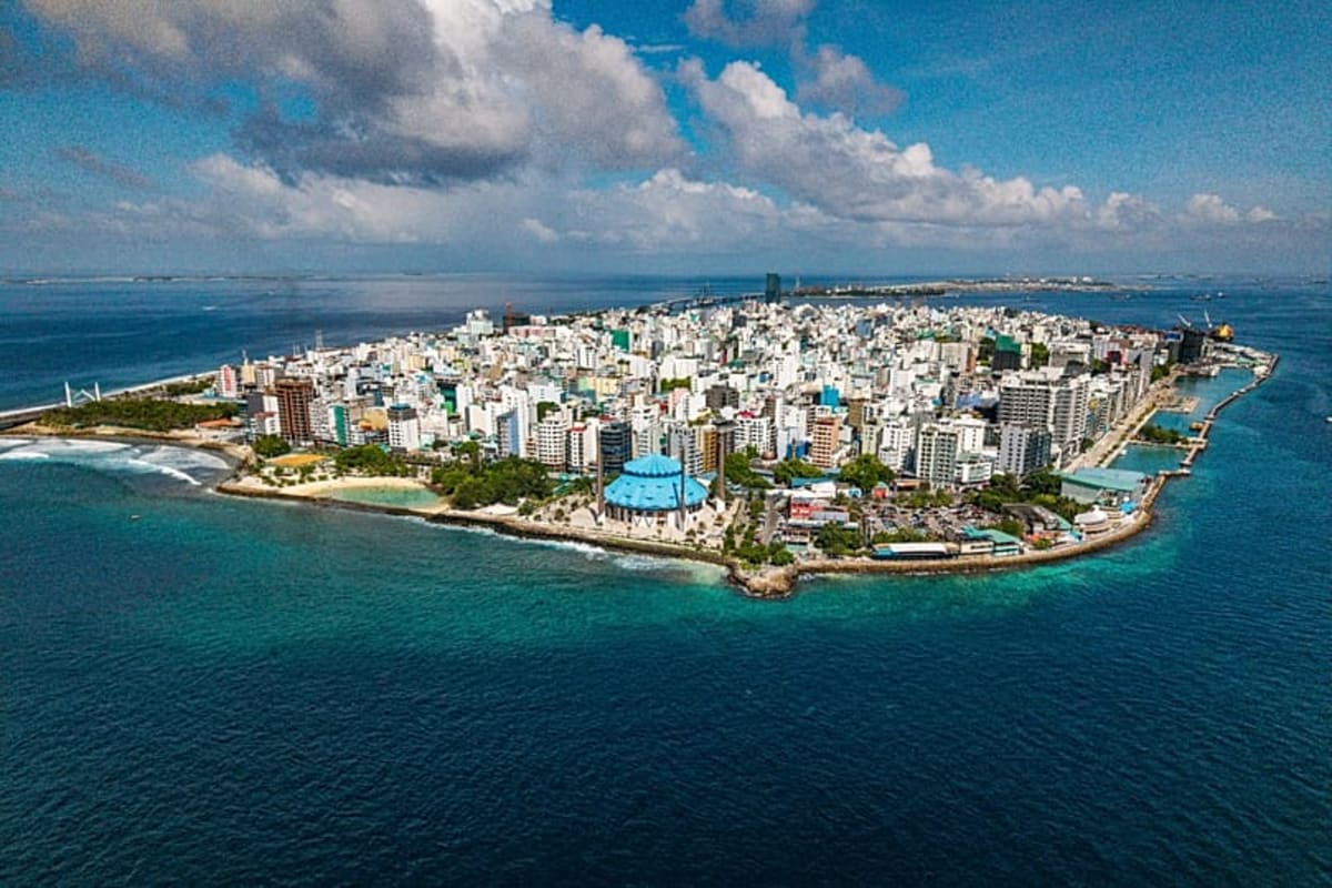 Young Maldivians Fight Rising Seas With Kayaks and Hope - Image 2