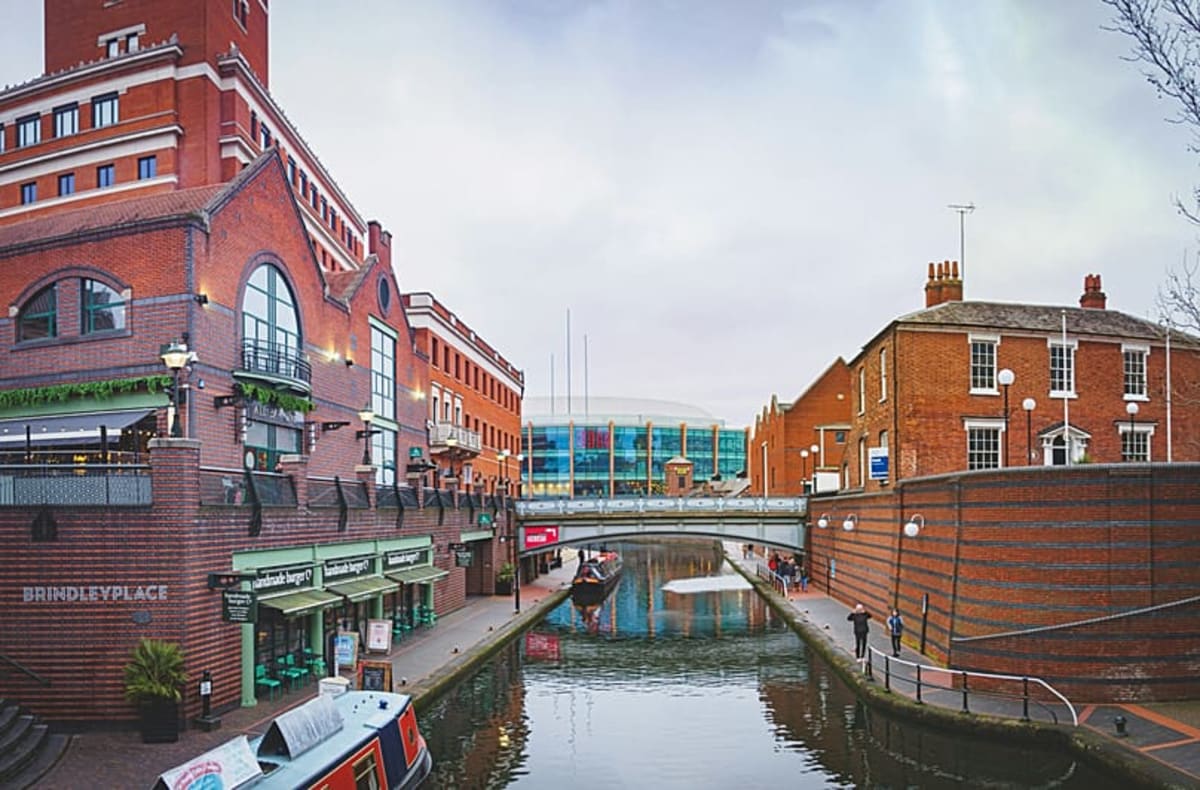 4 Canal Cities Beat Crowds Without Losing the Magic - Image 4