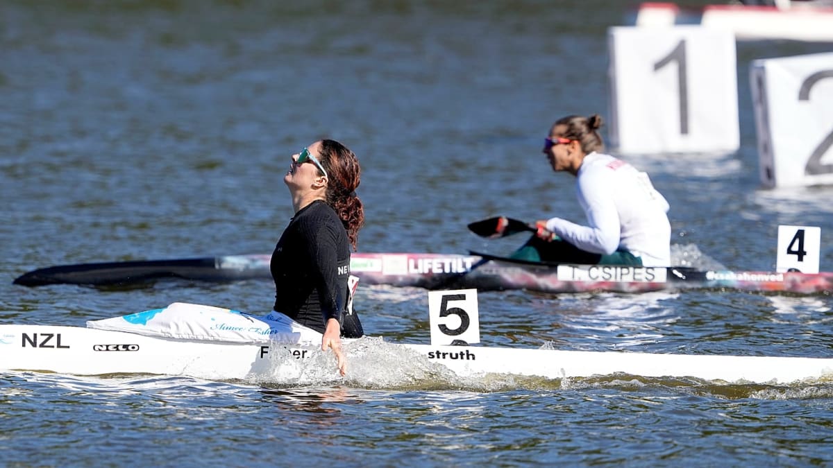 Copenhagen Kayakers Rally for Greenland's Indigenous Rights - Image 2