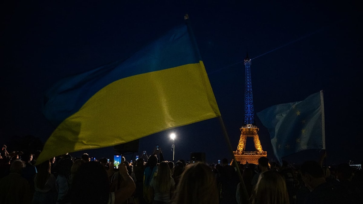 London and Paris Light Up for Ukraine Independence Day - Image 2