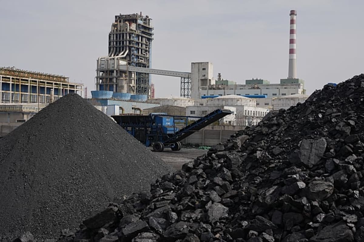 China's Solar Capacity Surpasses Coal for First Time - Image 2