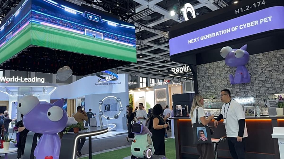 Humanoid Robots Load Laundry and Do Backflips at IFA 2026 - Image 3