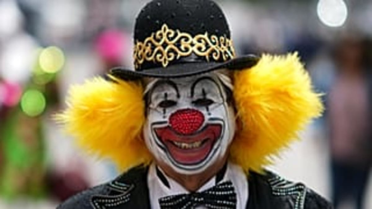 100 Clowns Fill Brazil Streets With Joy and Color - Image 3