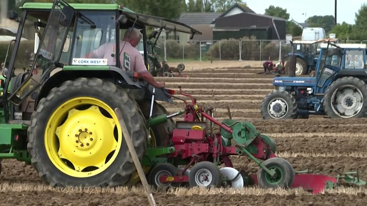Ireland's Farm Show Unites Ancient Tools & Robot Tractors - Image 2