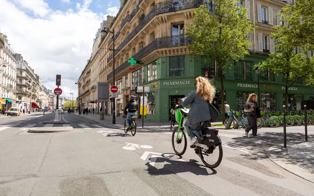 Paris Flips 900 Miles of Roads From Cars to Bikes - Image 4