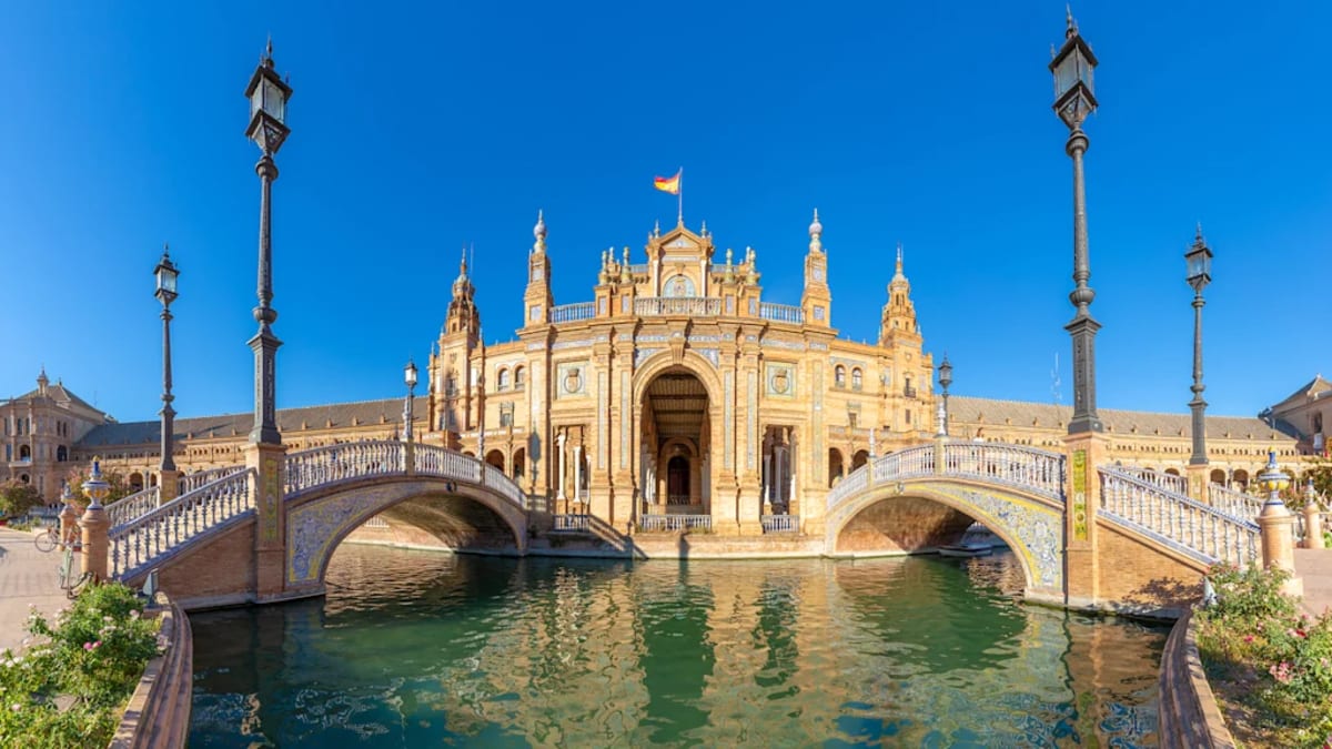 Seville Cools Public Spaces With 2,000-Year-Old Tech