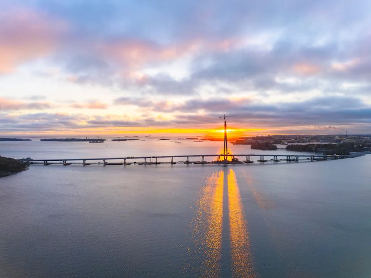 Helsinki's New Bridge Bans Cars, Puts Bikes and Trams First - Image 3