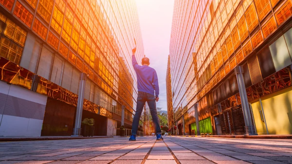 Healthcare provider having respectful conversation with patient in welcoming community health center