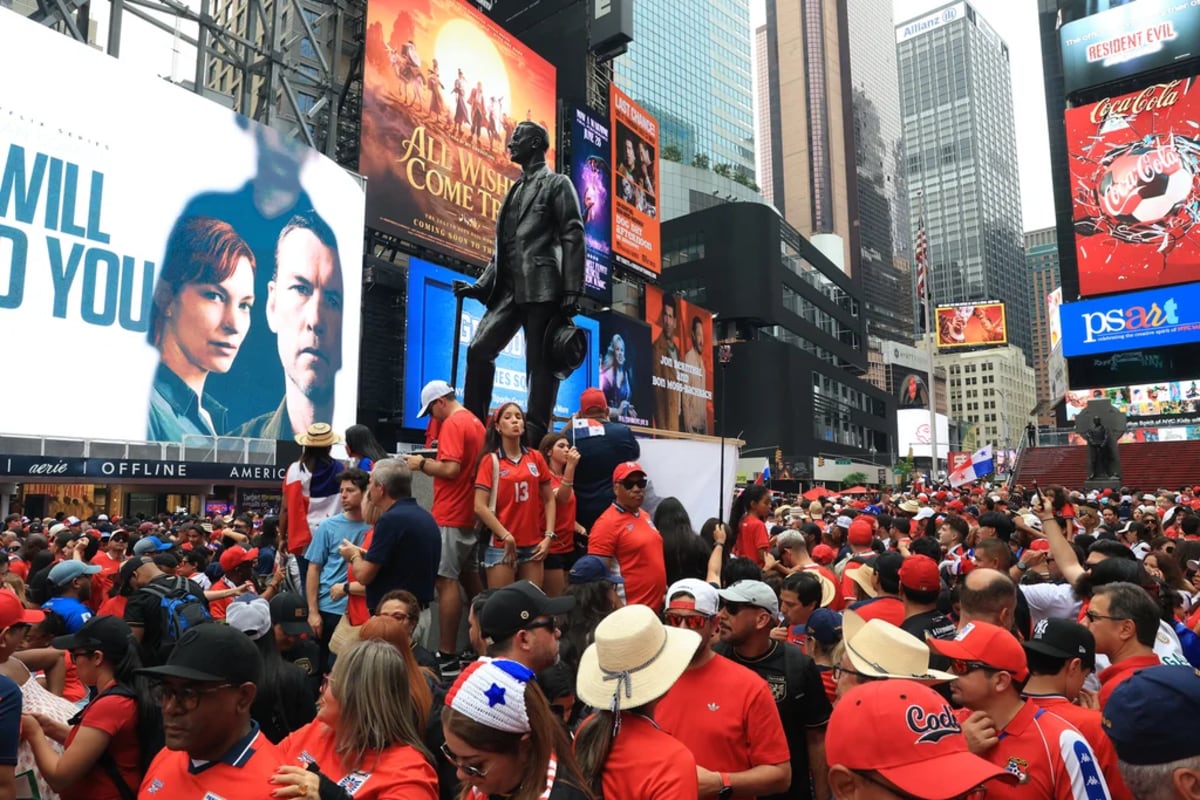 Times Square Becomes World Cup's Unexpected Heart - Image 4