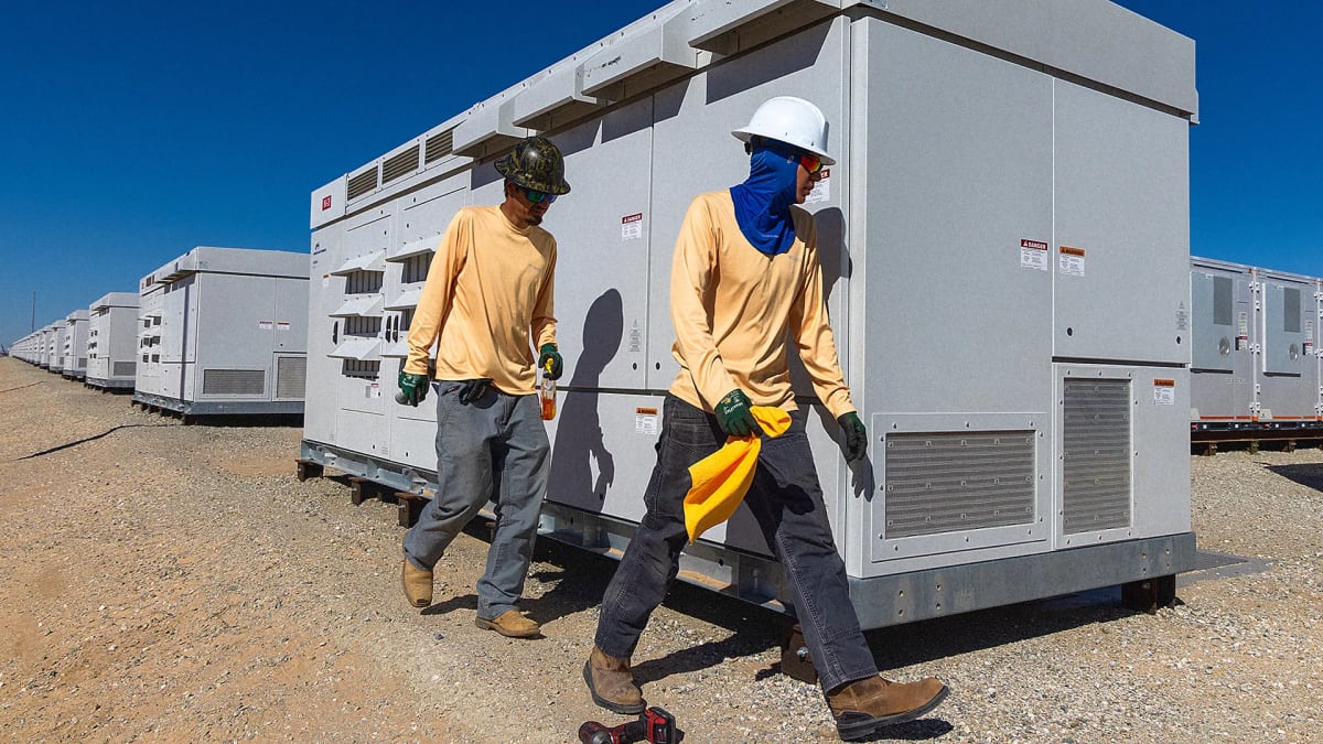California Batteries Now Power 43% of Grid at Peak Demand