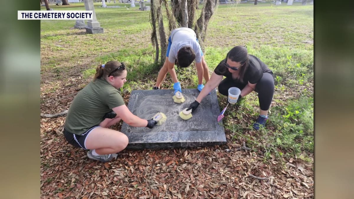 Tampa Volunteers Honor 1,700 Graves Before Memorial Day - Image 4