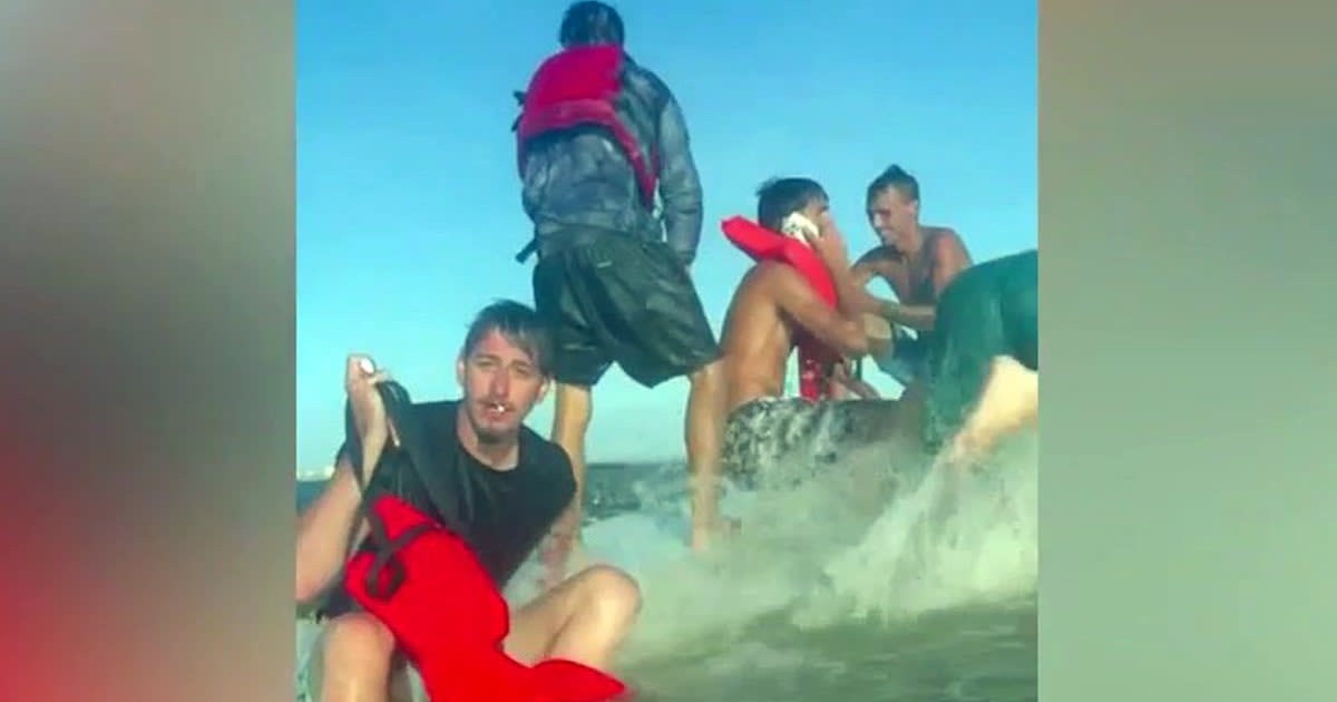 Good Samaritan Saves 7 Boaters After Boat Sinks in Florida