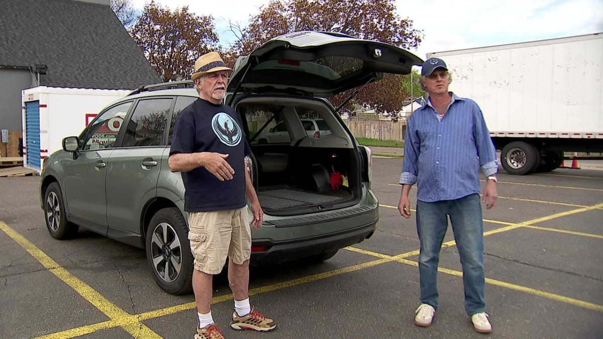 Tow Truck Driver Helps Volunteers Finish Grocery Deliveries - Image 2