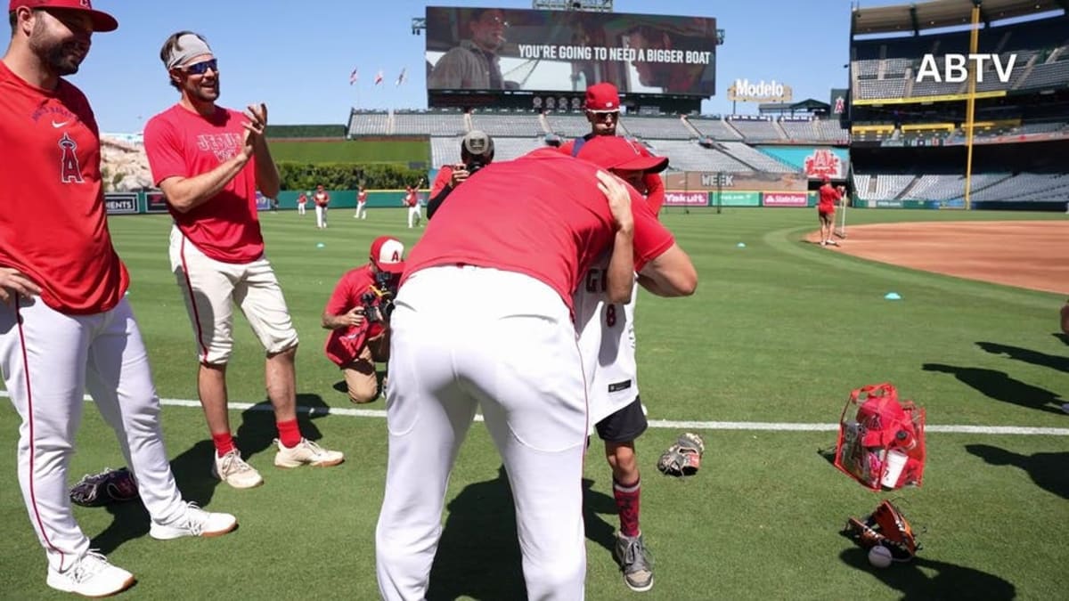 11-Year-Old Cancer Survivor Meets Mike Trout at Angel Stadium - Image 4