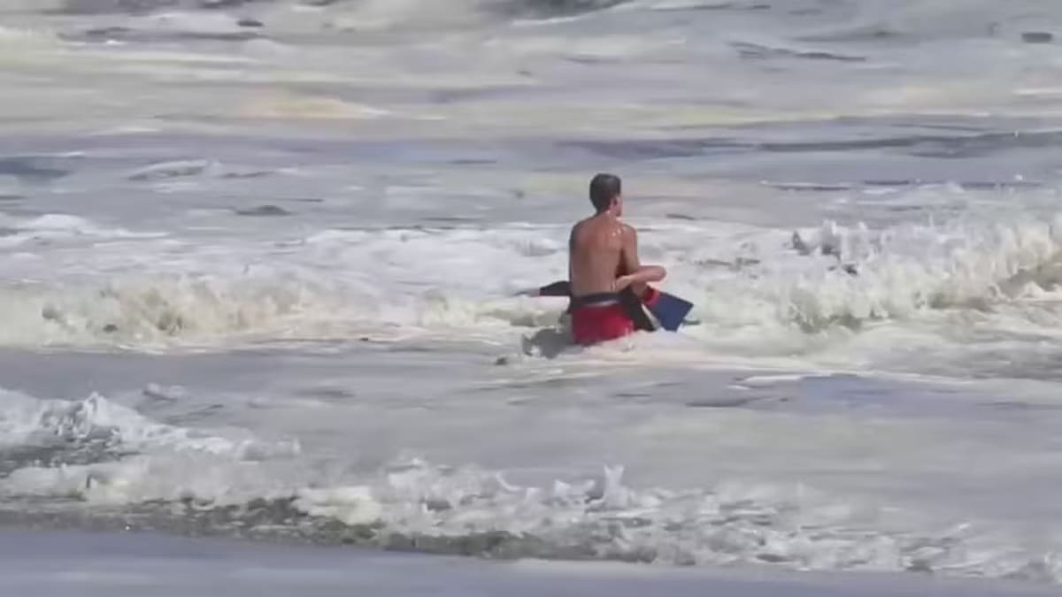 Teen Lifeguard Saves 10-Year-Old From Powerful California Surf - Image 2