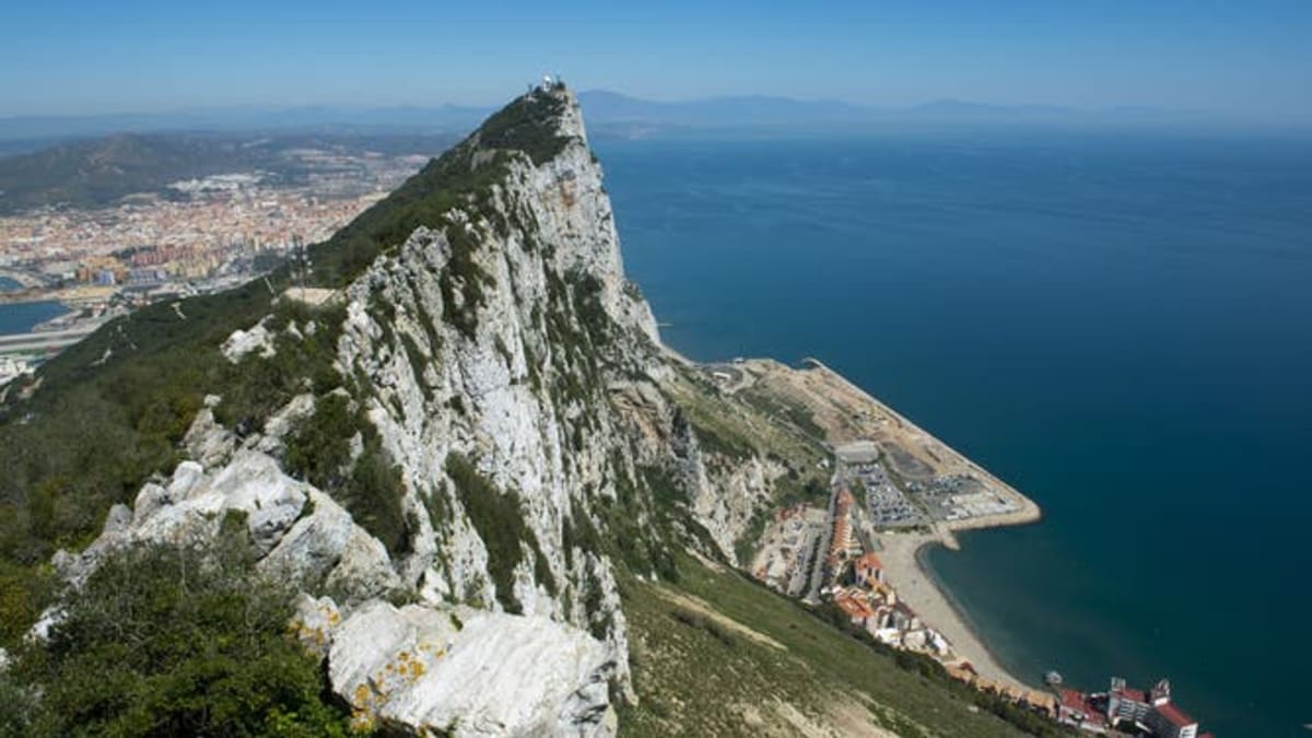 Spanish Team Discovers 150 Ancient Shipwrecks in Gibraltar - Image 4
