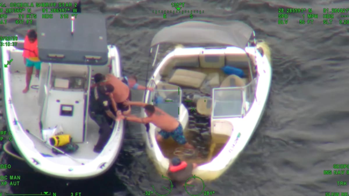 6 Rescued From Sinking Boat in Florida Storm - Image 5
