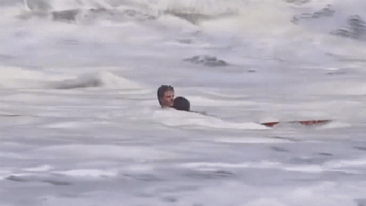 Teen Lifeguard Saves 10-Year-Old From Powerful California Surf - Image 3