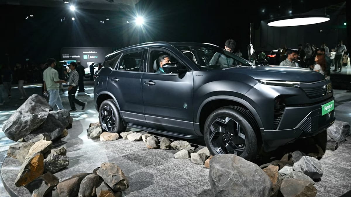 India's EV Sales Surge 65% as Fuel Costs Drive Green Shift - Image 2