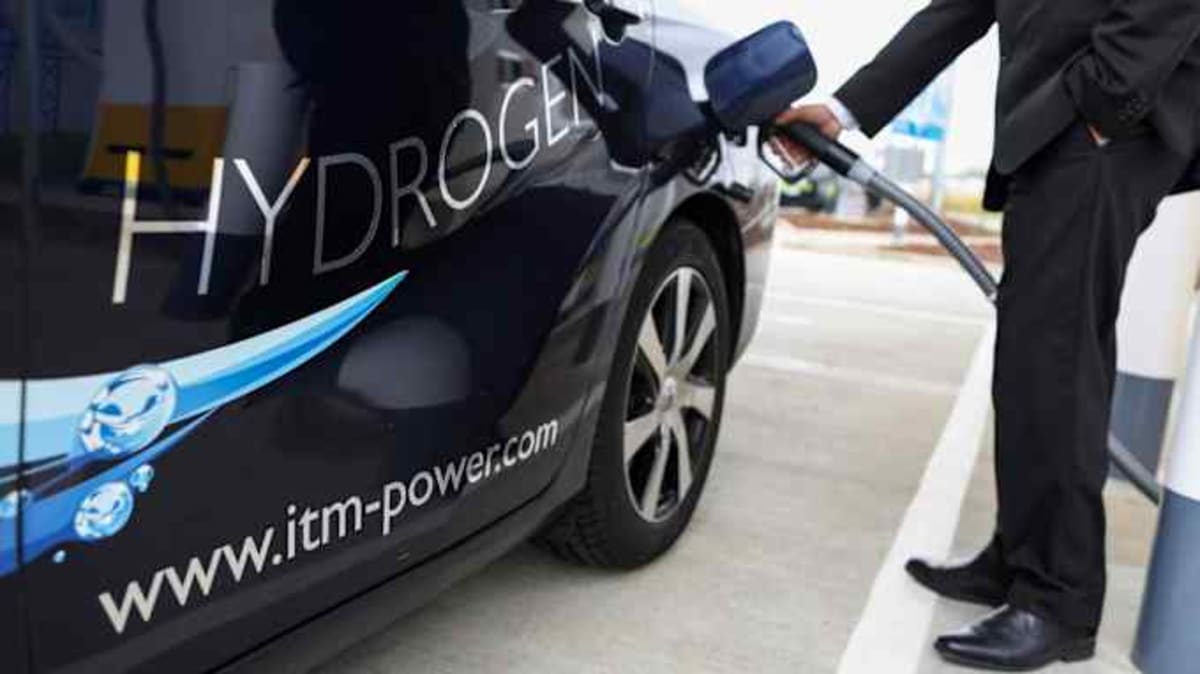 Carmakers Bridge EV Gap With Range-Extended Technology - Image 3