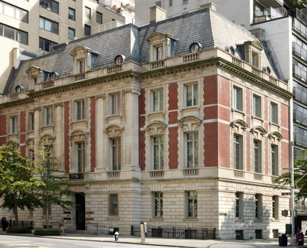Billionaire Donates Entire Gallery Plus $135M Klimt to Met - Image 2
