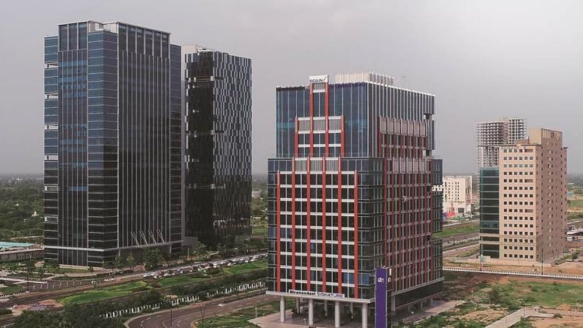 Women entrepreneurs collaborating at GIFT City's new fintech accelerator program in Gujarat, India