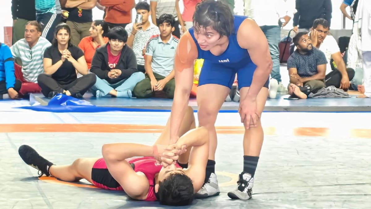 Wrestler Meenakshi Upsets 2-Time World Champ in India
