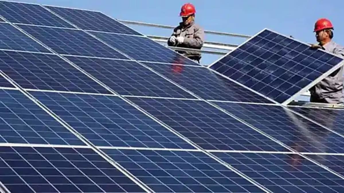 India Adds Record 38 GW Solar, Cuts Global Fossil Fuel Use
