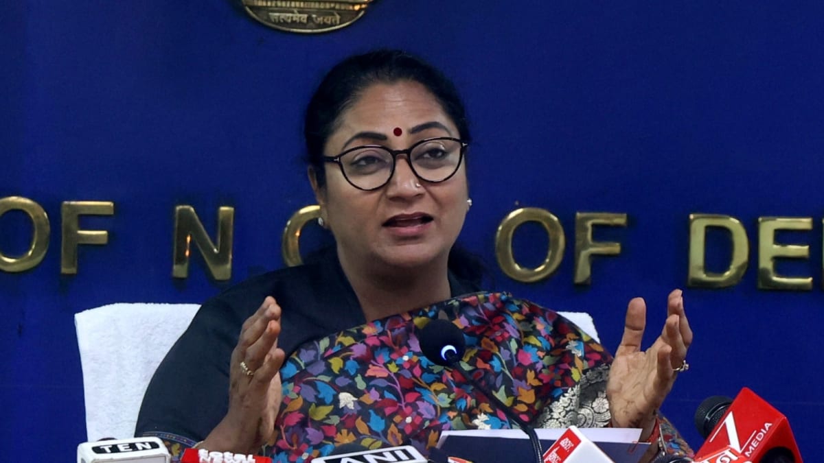 ** District magistrate meeting with animal welfare experts to coordinate protection efforts in Delhi