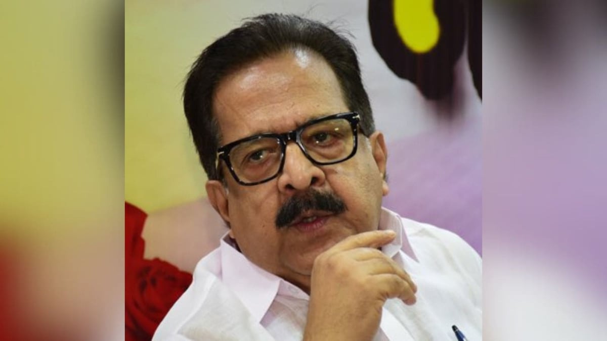 Kerala Home Minister Ramesh Chennithala announcing Operation Toofan anti-drug initiative to media and police officials