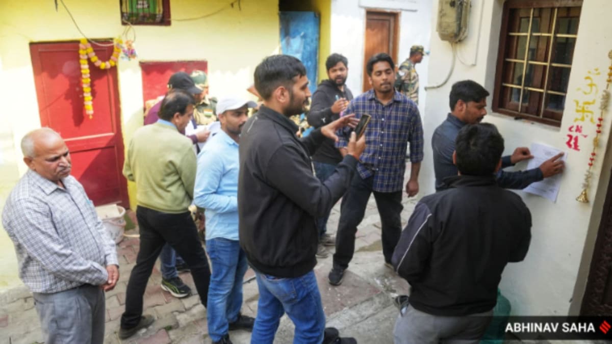 Delhi Court Proposes Free Travel Passes for 700 Families