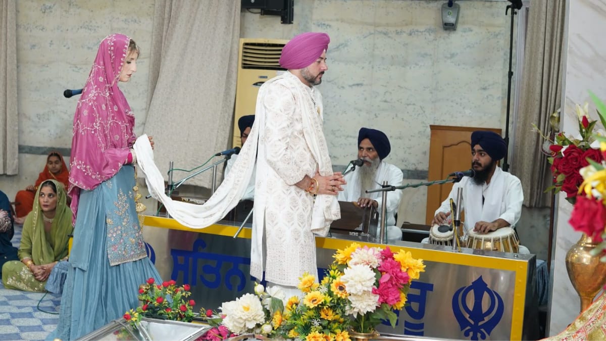 German Couple Flies 6,000km to Honor Late Father's Sikh Roots