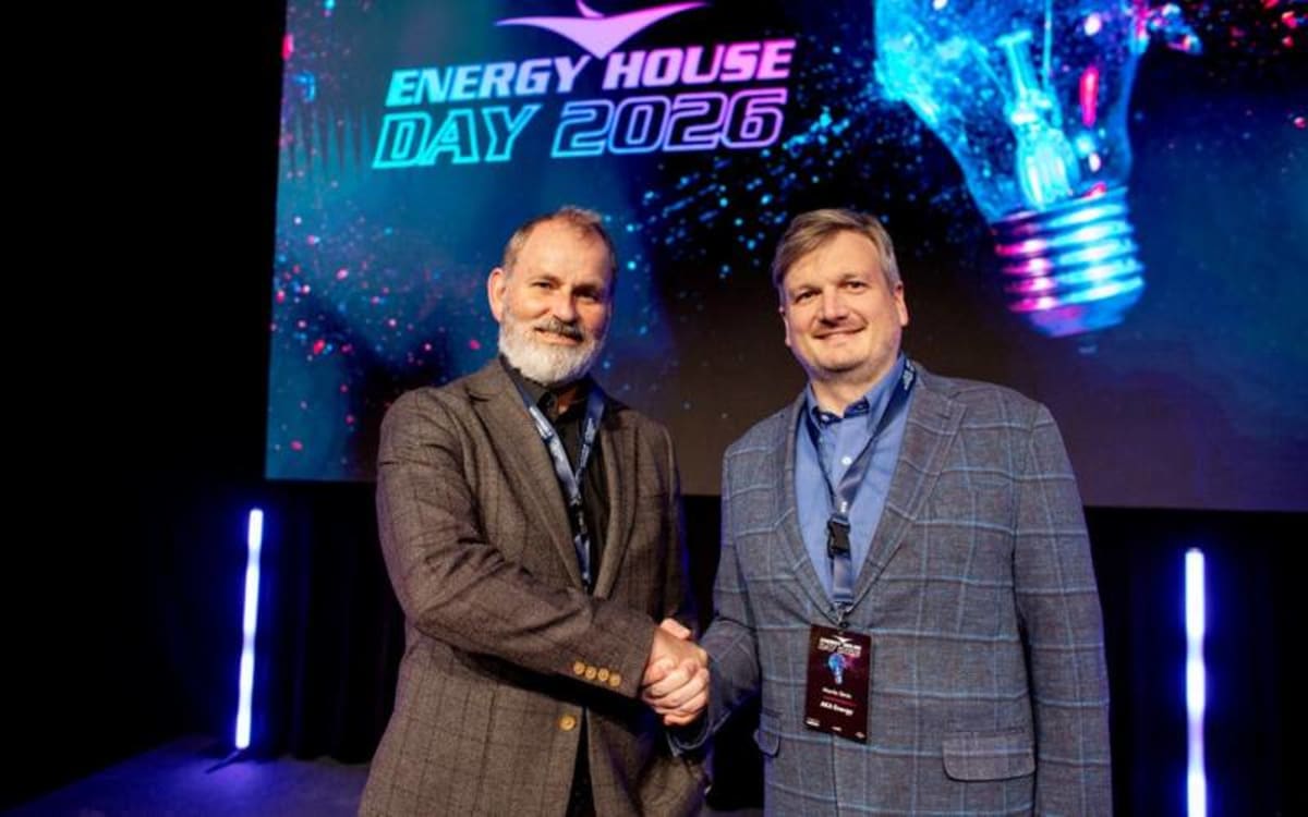 Business leaders from Canada and Norway shake hands at Energy House facility in Stord