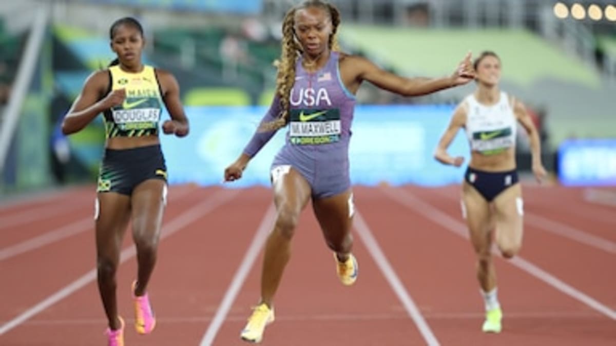 Runner Breaks 110m Hurdles World Record at 12.72 Seconds - Image 4