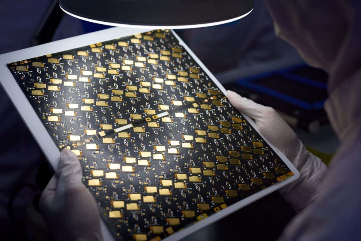 IBM Chip Packs 100 Billion Transistors Into Fingernail Size - Image 2