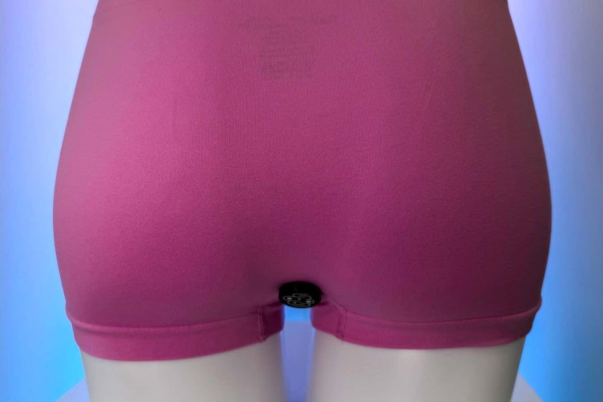 Small circular coin-sized hydrogen-detecting sensor device designed to clip onto underwear for flatulence tracking