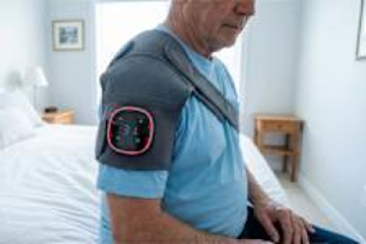 Oakland Artist Turns Car Break-In Glass Into Earrings - Image 3