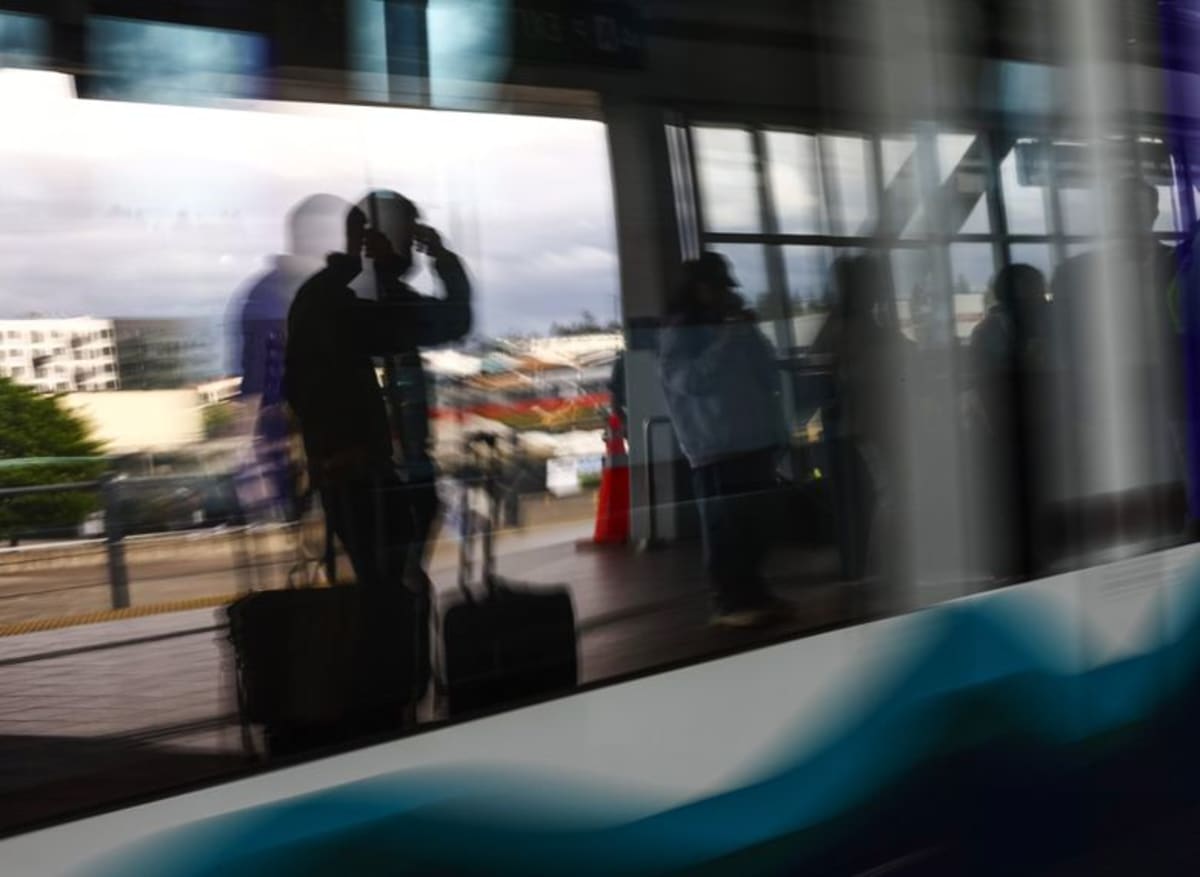 Seattle's Light Rail System Is Finally Up and Running - Image 3
