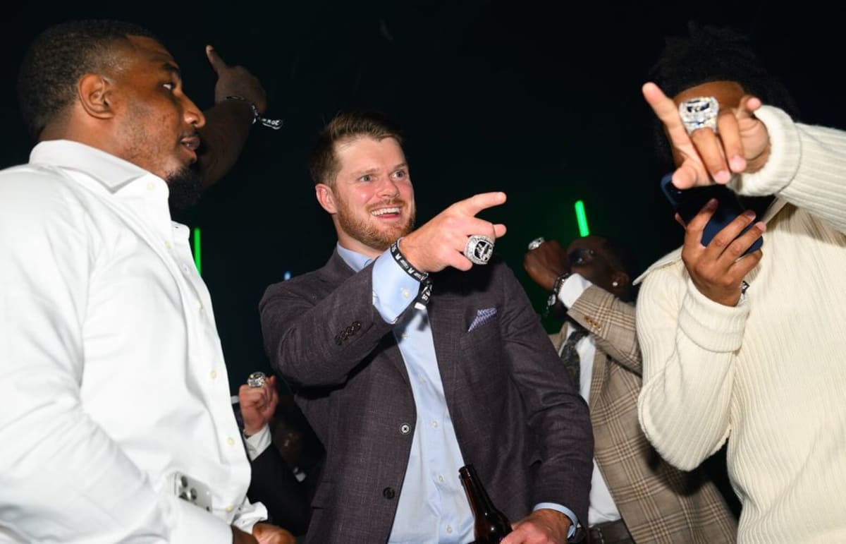 Seahawks Unveil Biggest Super Bowl Ring Ever Made - Image 2