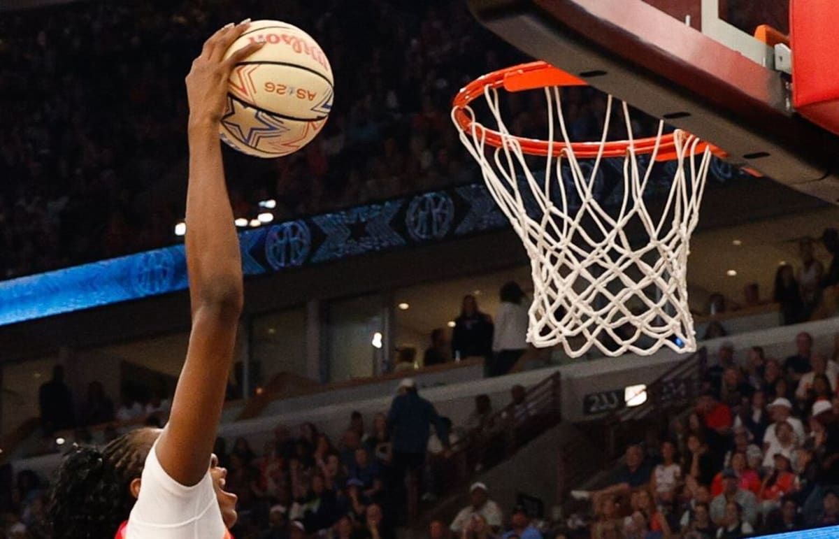 Storm's Malonga Makes History with All-Star Dunk - Image 2