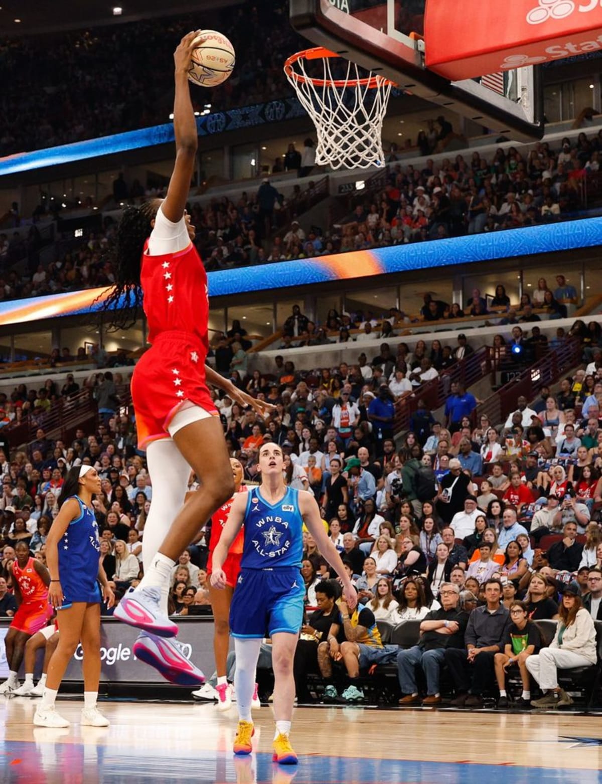 Storm's Malonga Makes History with All-Star Dunk - Image 3