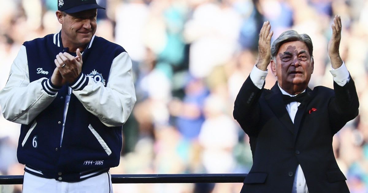 Rick Rizzs embracing manager Dan Wilson after being inducted into Mariners Hall of Fame