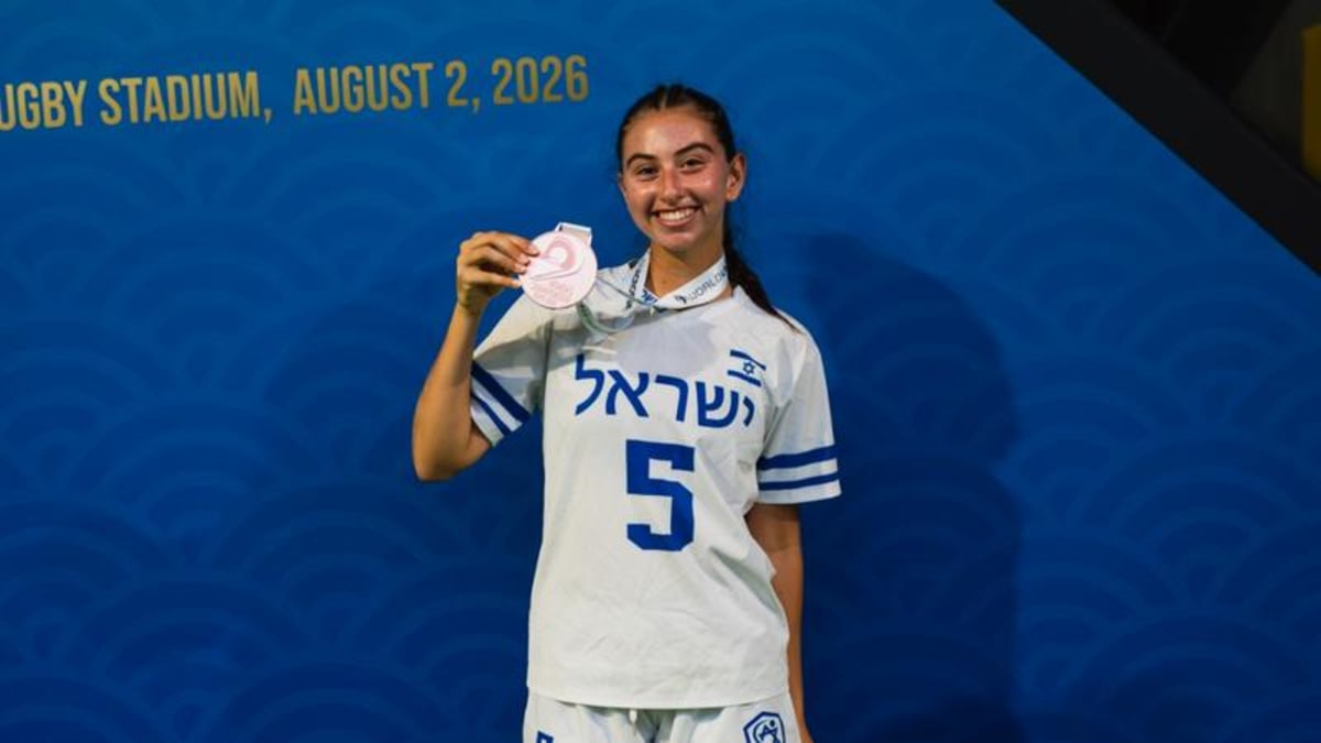 Sammy Fisher celebrating with Team Israel after winning bronze medal at lacrosse championship