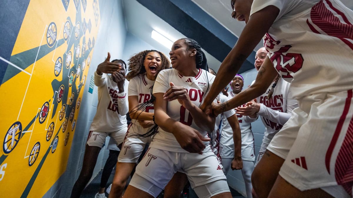 Troy's Zay Dyer Makes History, Leads Team to Title Game