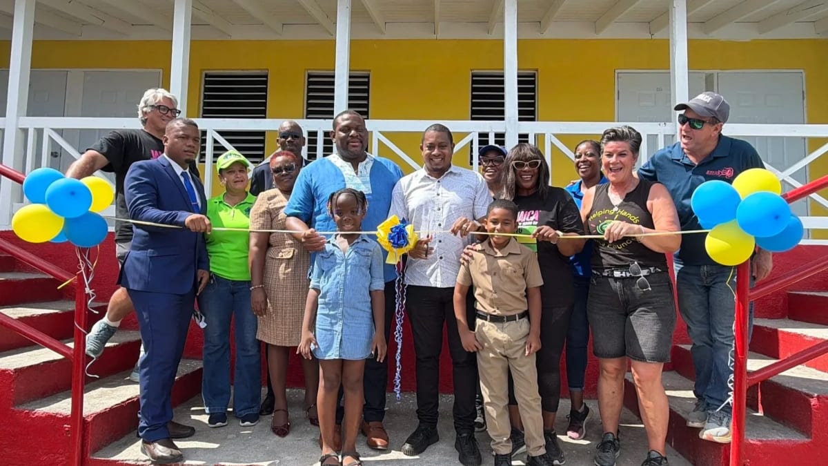 Volunteers rebuild 28 schools for 10,000 Jamaican kids - Image 4