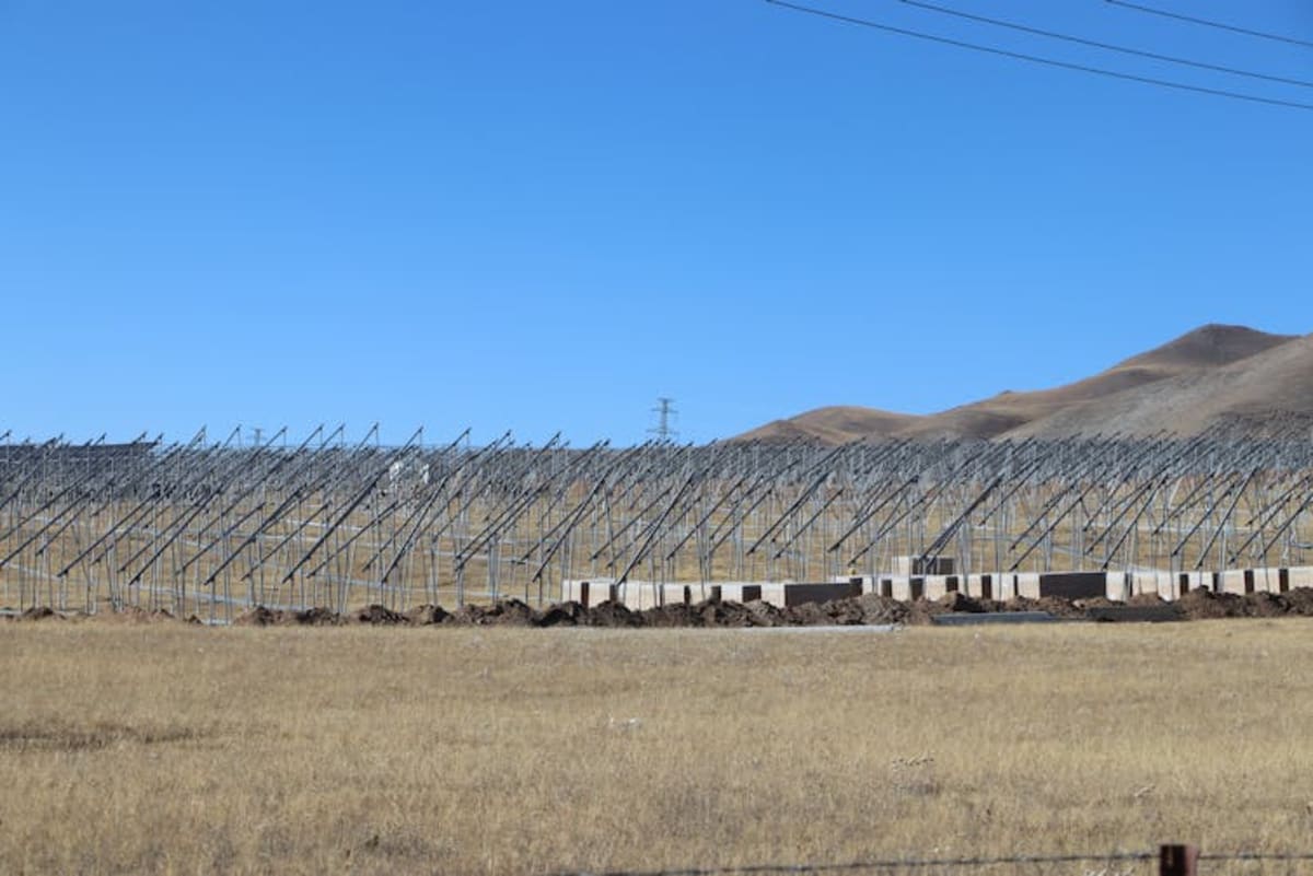 Tibetan Herders Adapt as Solar Farms Transform Ancient Land - Image 4