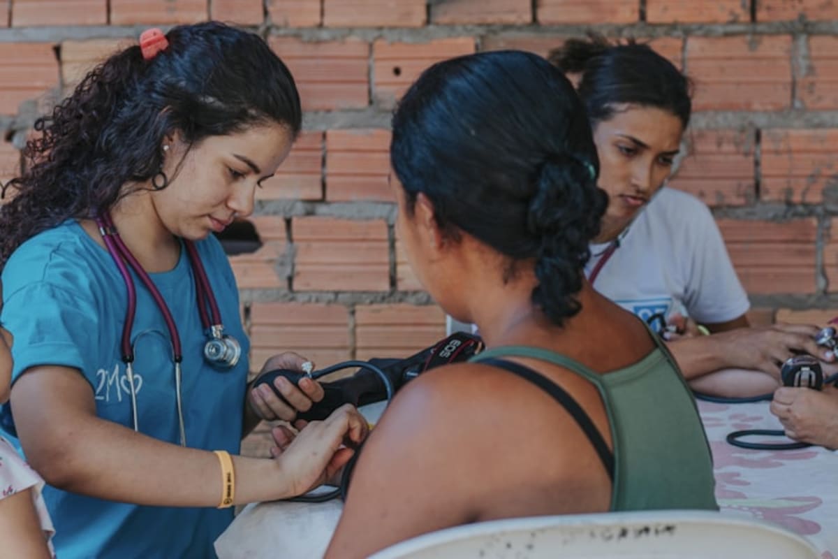 Medical Volunteers Shape More Compassionate Young Doctors - Image 3