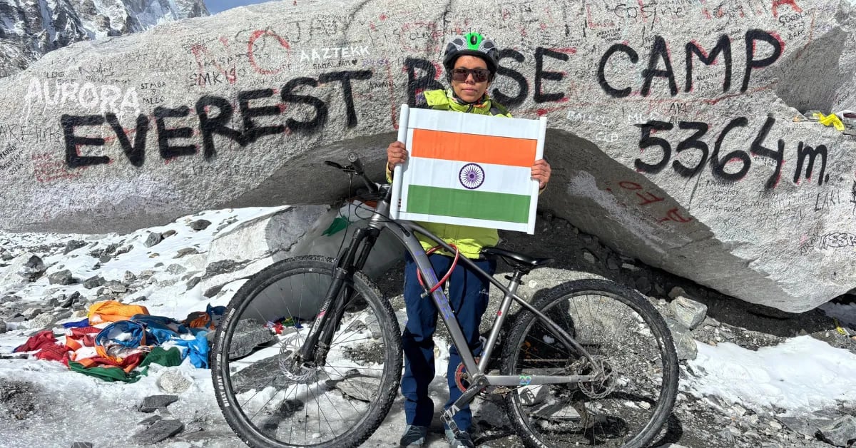 Teacher Carries 9kg Bike to Everest Base Camp, Makes History - Image 4