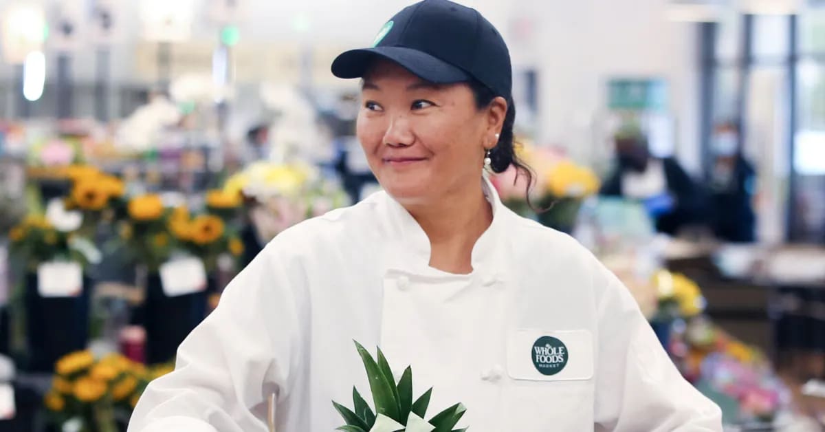 Woman Summits Everest 10 Times While Working Grocery Store - Image 5