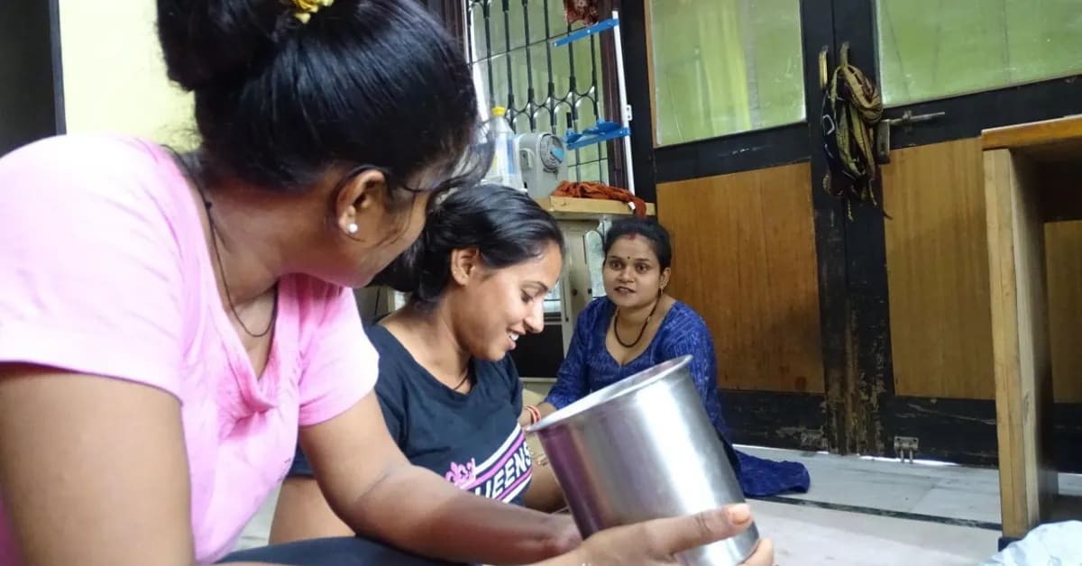 Kanpur Friends Turn Temple Flowers Into Fashion Dyes - Image 5
